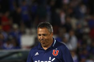 5 de Octubre del 2016/SANTIAGO Victor Hugo Castañeda se lamenta al final del partido valido por la undécima fecha del campeonato SCOTIABANK APERTURA 2016-2017, disputado entre los equipos de Universidad de Chile vs Deportes Iquique, jugado en el Estadio Nacional FOTO:MARIO DAVILA/AGENCIAUNO